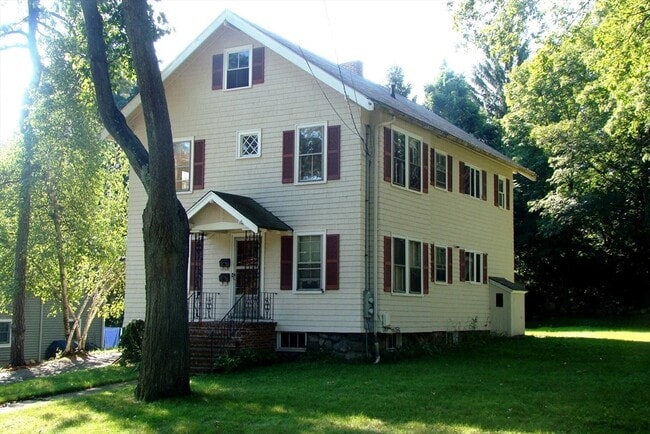 36 Eustis Ave in Wakefield, MA - Building Photo - Building Photo