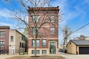 2114 W Byron St in Chicago, IL - Building Photo