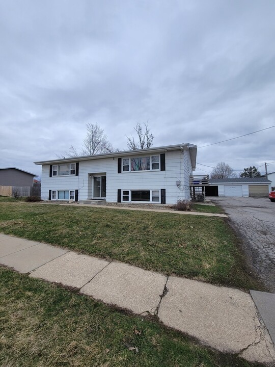 2085 1st Ave in Marion, IA - Building Photo