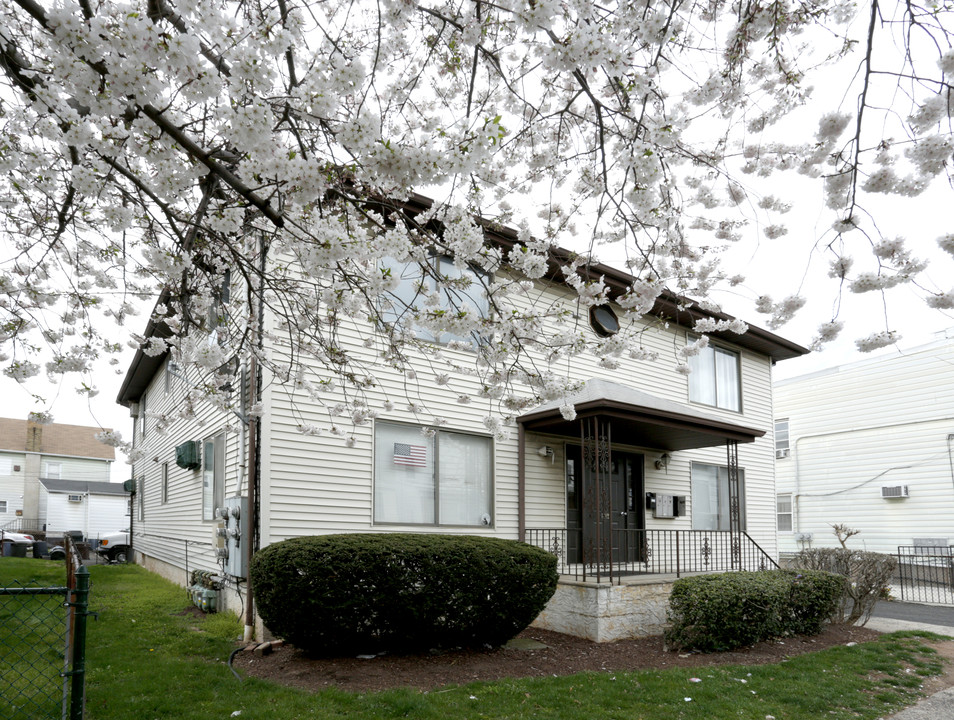 524 3rd Ave in Elizabeth, NJ - Building Photo