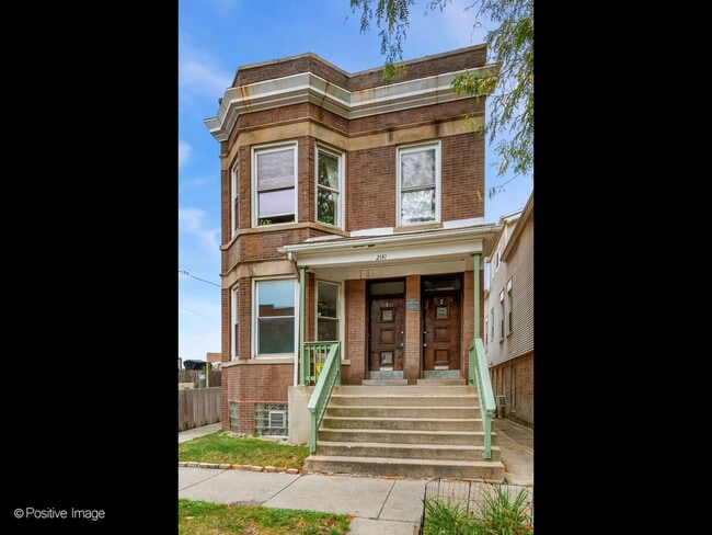 property at 2141 W Cullom Ave