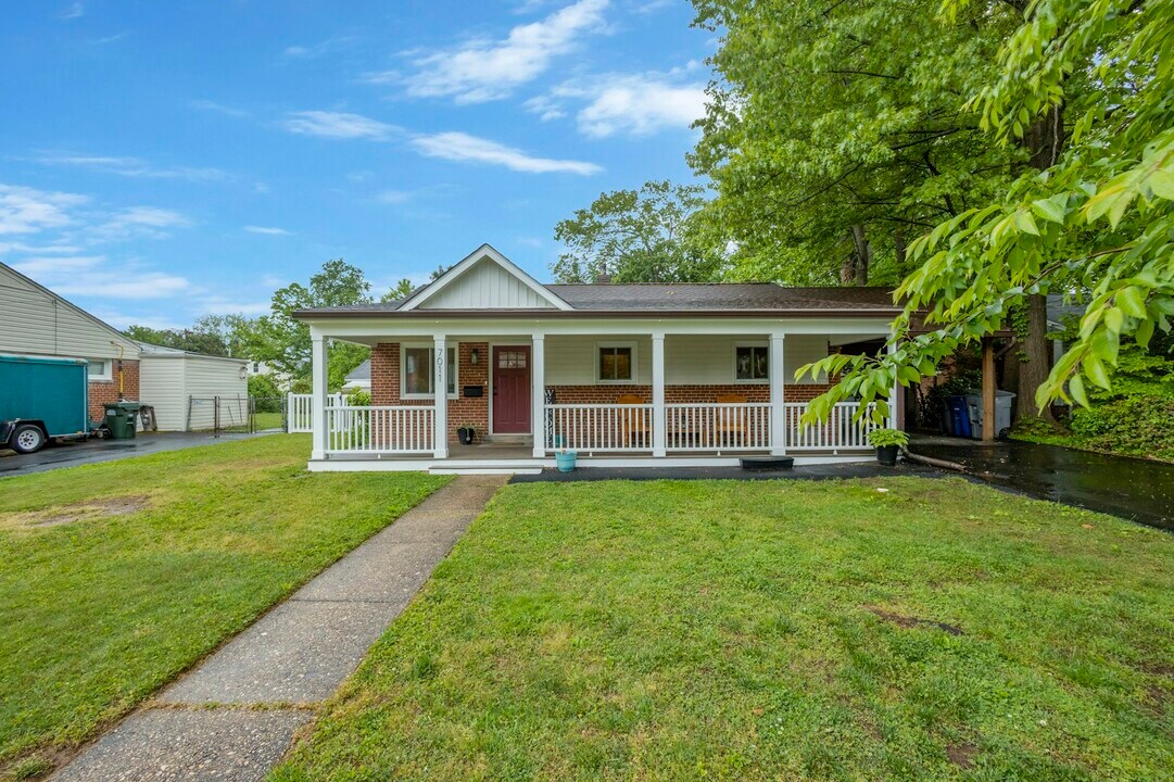 7011 Kenfig Pl in Falls Church, VA - Building Photo