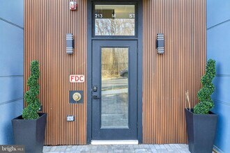 2213 M St NE, Unit 4 in Washington, DC - Building Photo - Building Photo