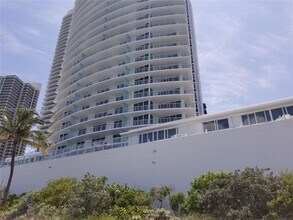 4001 S Ocean Dr, Unit 4H in Hollywood, FL - Building Photo - Building Photo