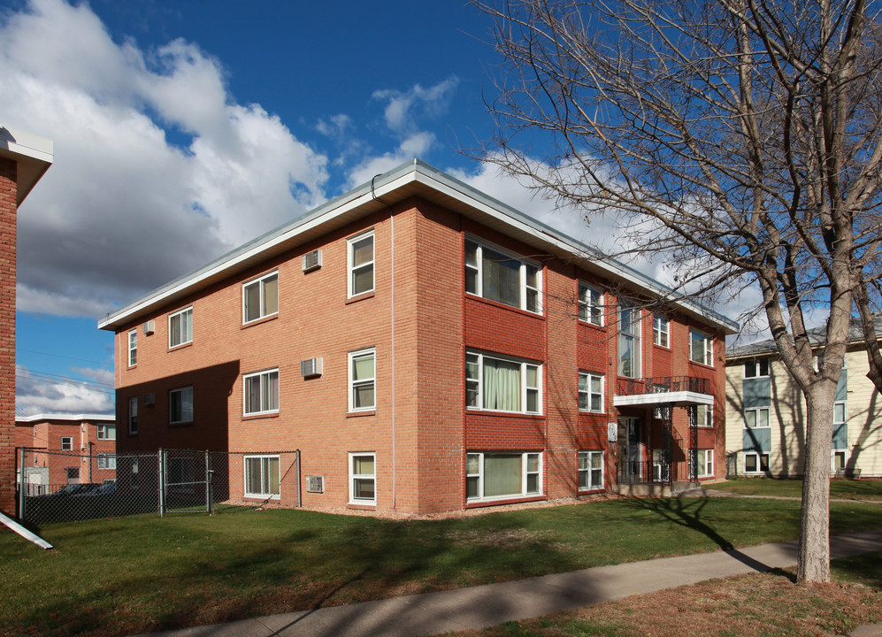 5740 Sander Dr in Minneapolis, MN - Foto de edificio