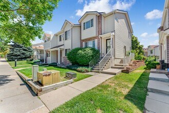 4634 S Crystal Way in Aurora, CO - Building Photo - Building Photo