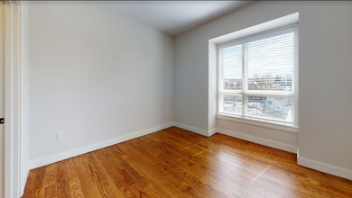 1 Everett Square, Unit 900 in Boston, MA - Building Photo - Building Photo