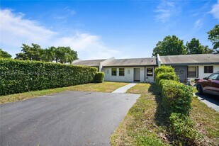 5113 SW 138th Ave Cir in Miami, FL - Building Photo