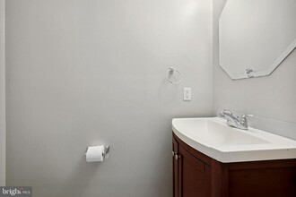 1021 3rd Pl SE in Washington, DC - Building Photo - Building Photo