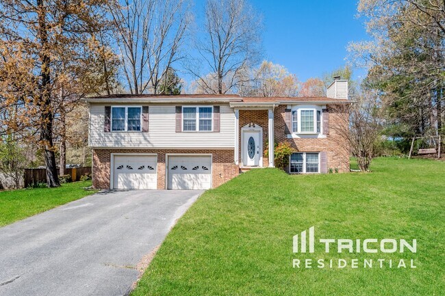 property at 1350 Redwood Cir