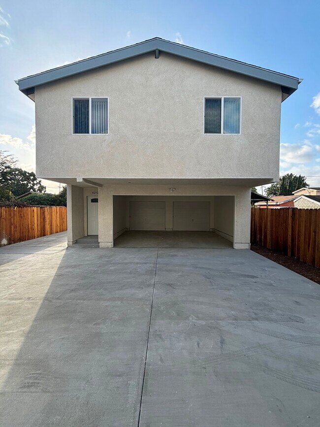 4327 Honduras St in Los Angeles, CA - Foto de edificio - Building Photo