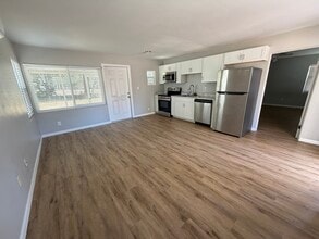 1557 S Clara Ave in DeLand, FL - Foto de edificio - Building Photo