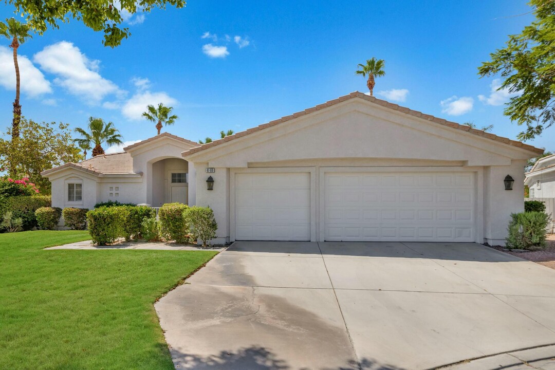 47970 Vía Jardin in La Quinta, CA - Foto de edificio