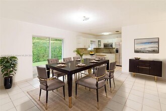 10700 SW 66th Terrace in Miami, FL - Foto de edificio - Building Photo
