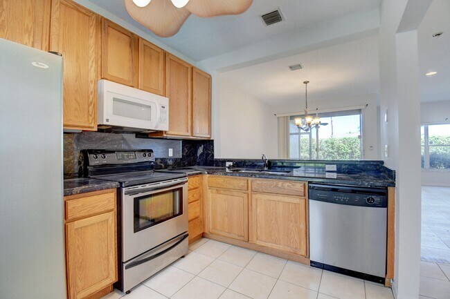 6414 Park Lake Cir in Boynton Beach, FL - Building Photo - Building Photo