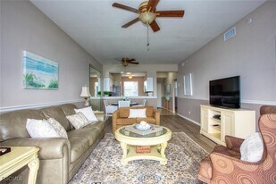 8056 Queen Palm Ln in Ft. Myers, FL - Building Photo