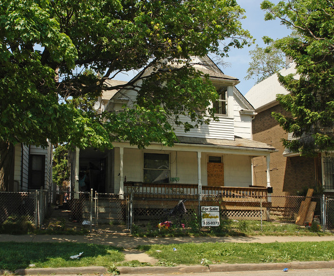 7516 Lawn Ave in Cleveland, OH - Foto de edificio - Building Photo