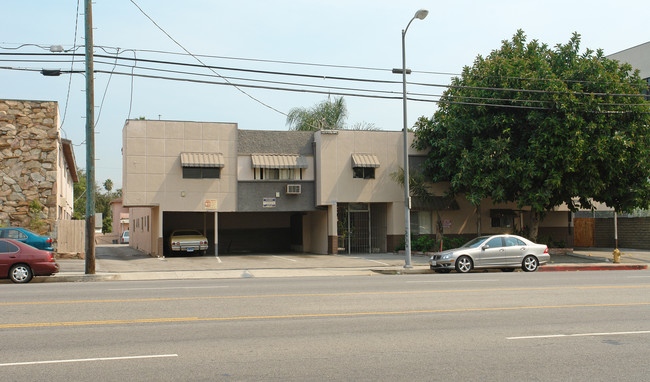 5700-5720 Sepulveda Blvd in Van Nuys, CA - Building Photo - Building Photo