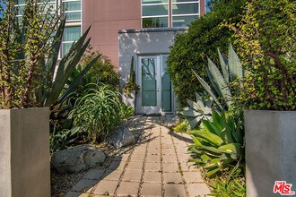 711 Westbourne Dr in West Hollywood, CA - Building Photo - Building Photo