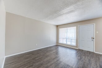 Cherry Creek Apartments in Memphis, TN - Building Photo - Building Photo