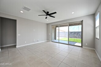 24139 W Hess Ave in Buckeye, AZ - Foto de edificio - Building Photo