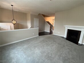 6140 N Pointe Dr in Pepper Pike, OH - Building Photo - Building Photo