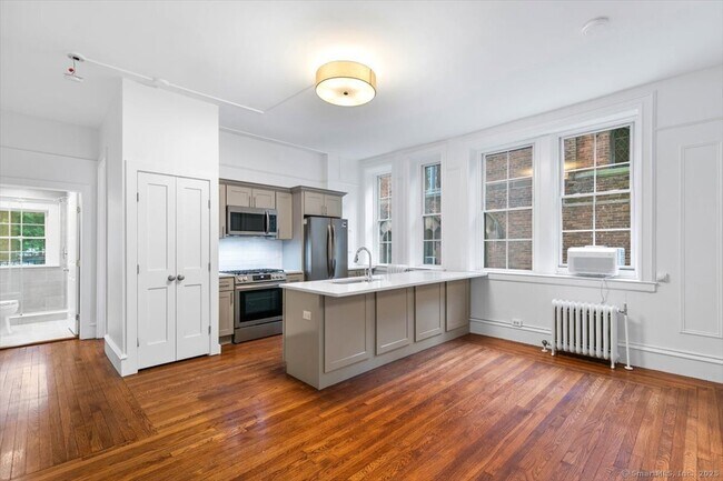 284 Orange St in New Haven, CT - Building Photo - Building Photo