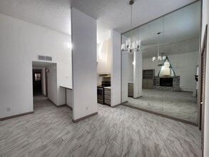 112 Canyon View Ct NE in Albuquerque, NM - Foto de edificio - Building Photo