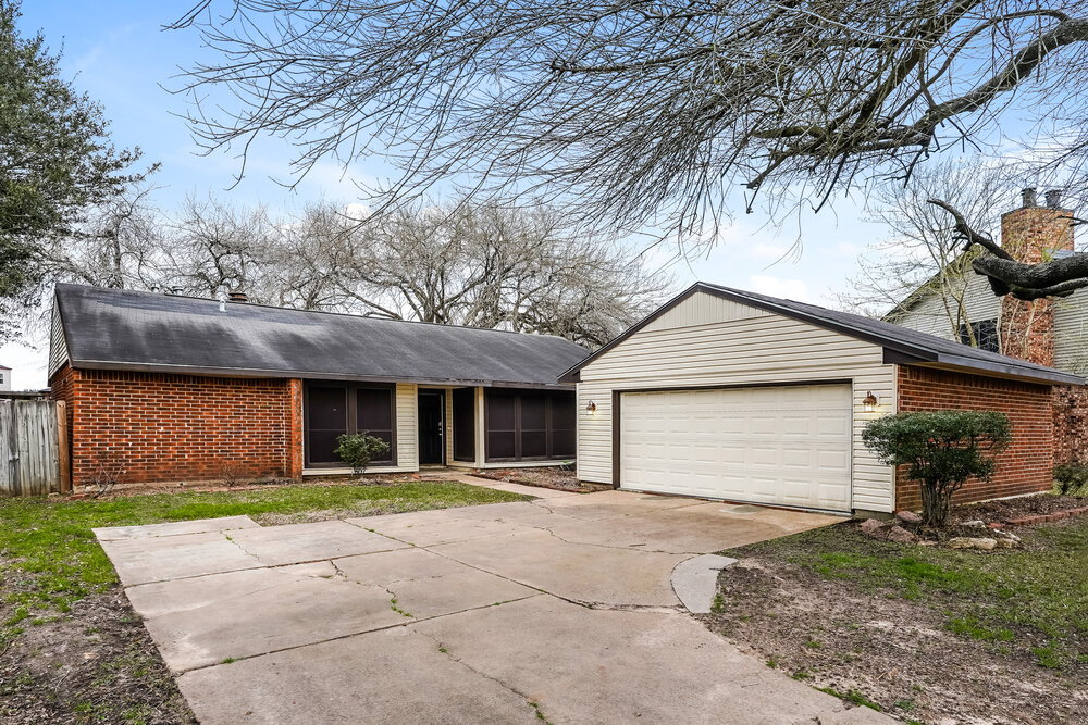 5406 Rock Springs Dr in La Porte, TX - Building Photo