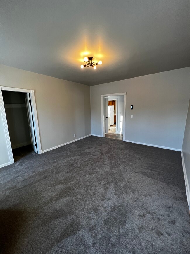 125 Litchfield Ave SE, Unit 2 in Willmar, MN - Building Photo - Building Photo