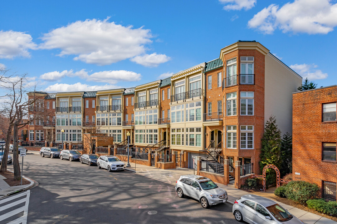 Meridian Crescent in Washington, DC - Building Photo