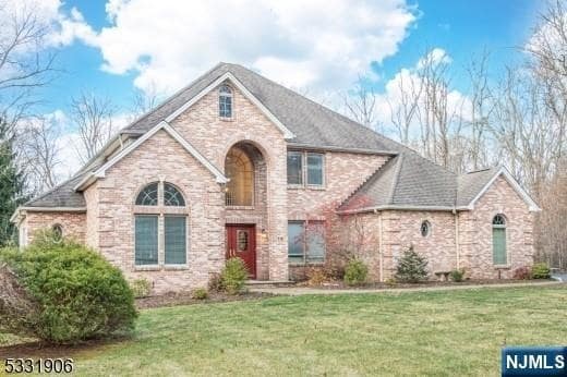 16 Indian Hill Rd in Montville, NJ - Foto de edificio - Building Photo