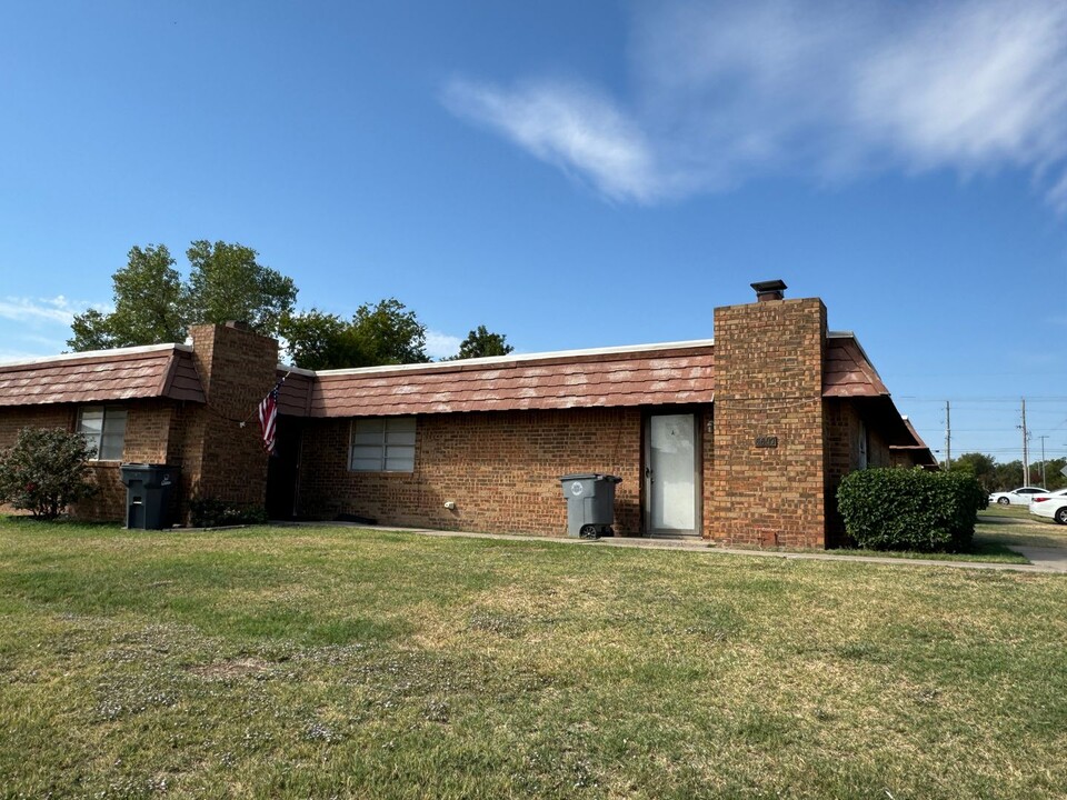 6607 NW Denver Ave in Lawton, OK - Building Photo