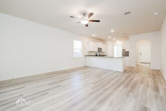 10442 Sweetwater Creek Dr in Cleveland, TX - Building Photo - Building Photo