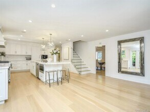79 Reid Ave in Port Washington, NY - Building Photo - Building Photo