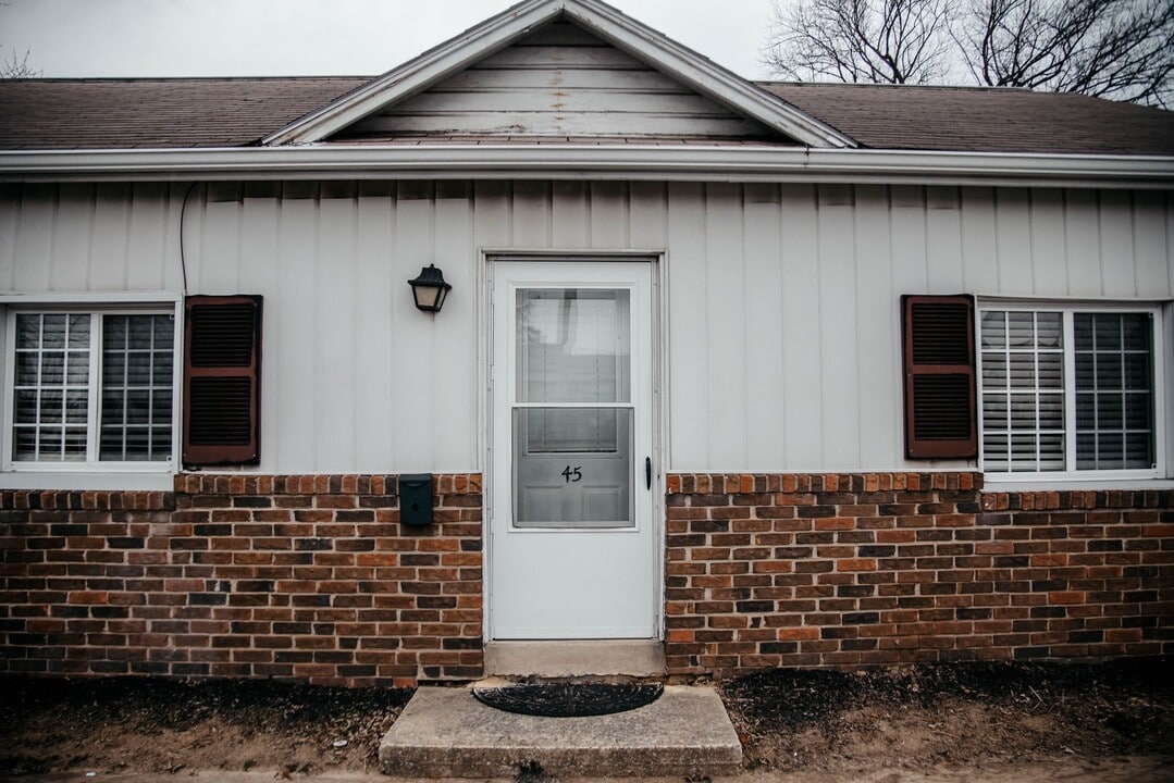 45 E Willow St in Elizabethtown, PA - Building Photo