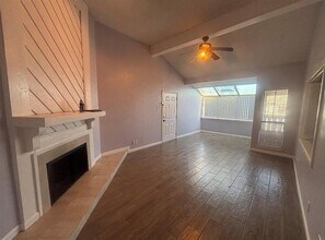 2105 Count Fleet Dr in Arlington, TX - Building Photo - Building Photo