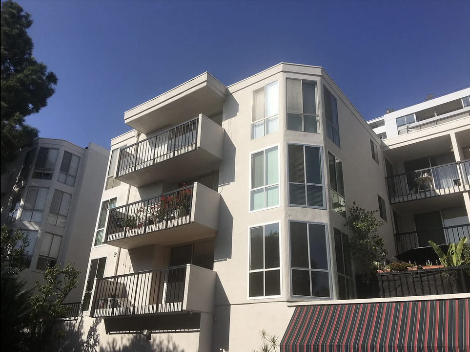 8530 Holloway Dr, Unit Apt 306 in West Hollywood, CA - Building Photo