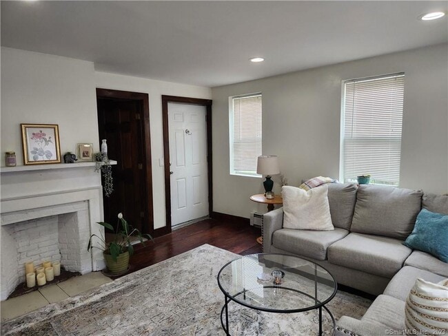 2 Lyons Rd in Stafford, CT - Building Photo - Building Photo