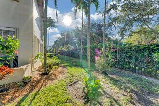 406 NW 25th Ave in Boynton Beach, FL - Foto de edificio - Building Photo