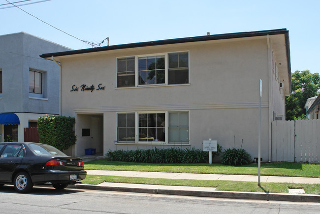 696 Mira Monte Pl in Pasadena, CA - Foto de edificio - Building Photo