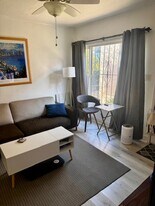 2615 Somerset Dr, Unit Bungalow in Los Angeles, CA - Building Photo