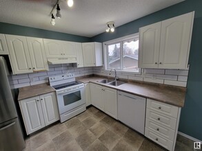 5607-5653 53 Ave in Cold Lake, AB - Building Photo - Building Photo