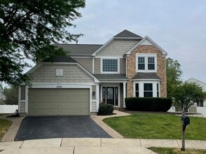 2205 Clipper Ct in Elgin, IL - Building Photo - Building Photo