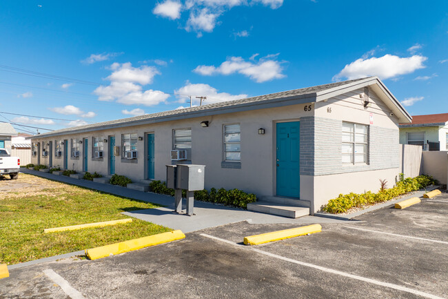 65 W 9th St in Hialeah, FL - Building Photo - Building Photo