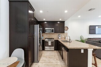 327 Newbury Vista Ln in Thousand Oaks, CA - Foto de edificio - Building Photo