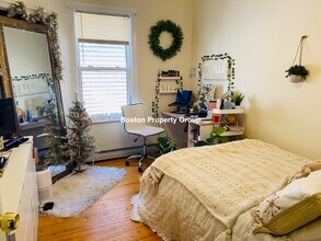 87 Hillside St, Unit 3 in Boston, MA - Foto de edificio - Building Photo