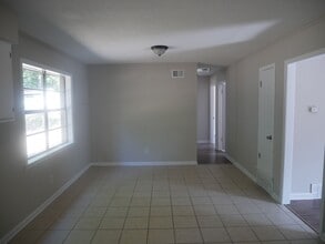 8015 Ashbrook Dr in Southaven, MS - Building Photo - Building Photo