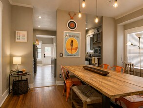 326 Queen Anne Ct in San Antonio, TX - Building Photo - Building Photo