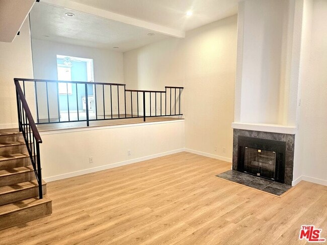 10201 Mason Ave in Los Angeles, CA - Building Photo - Building Photo